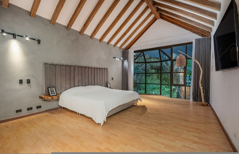 Room 5, Espigal 2 in Envigado, Retiro