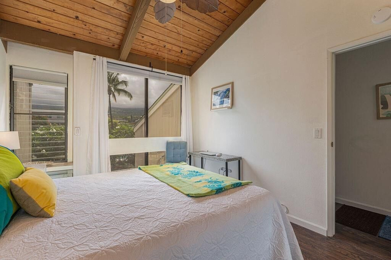 Room 3, Kailua Bay Resort 4-303, Hawaii