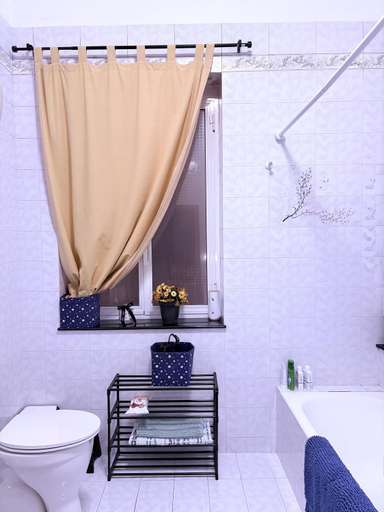 Bathroom 2, NeboRooms, Bari