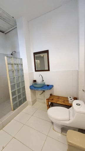 Bathroom 3, Kinti Guest House, Talara