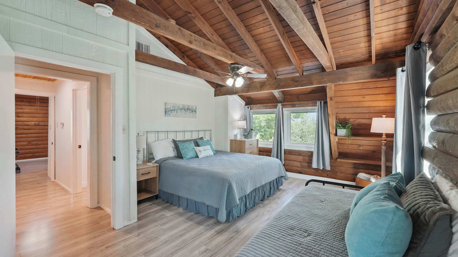 Interior 5, Sunshine Lakehouse at Canyon Lake, Comal