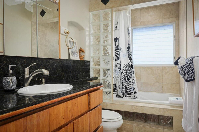 Bathroom 3, Kksr#197 Direct Oceanfront Townhome With AC!, Hawaii