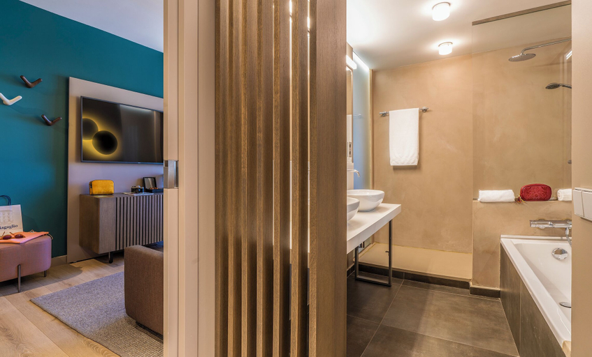 Bathroom 5, Novotel Madrid Campo de las Naciones, Madrid