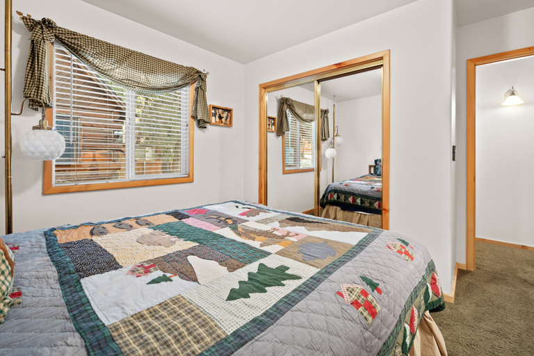 Room 4, Meandering moose, San Bernardino