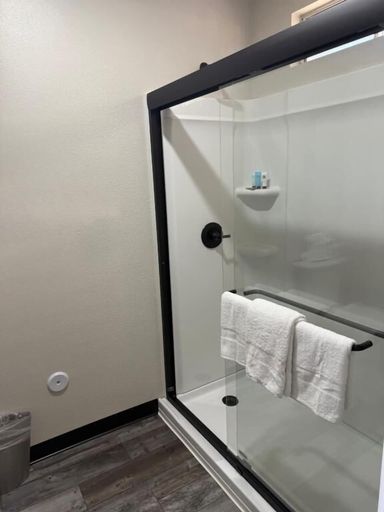 Bathroom 3, The Atlas Inn & Suites LAX, Los Angeles