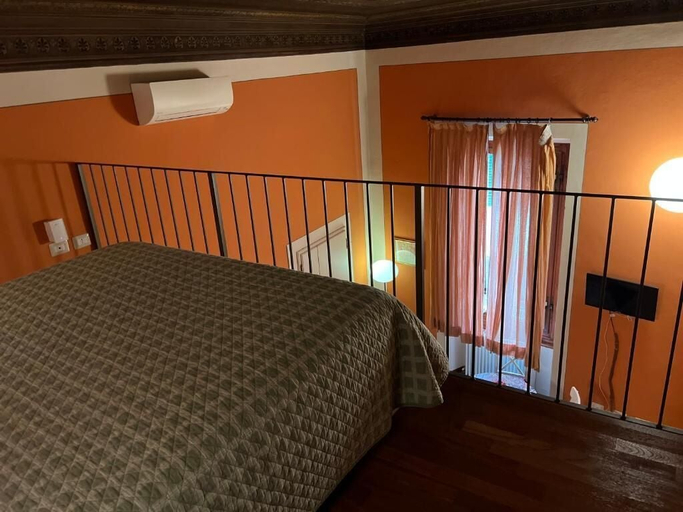 Bedroom 2, Tosca, Florence