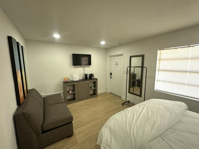 Room 2, Sunshine Inn, Pasco