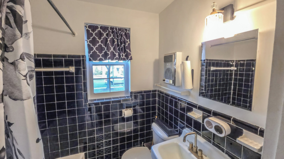 Bathroom 5, Belleview, Fairfax