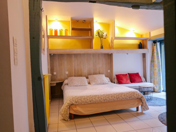 Bedroom 2, Domaine Xixtaberri, Pyrénées-Atlantiques