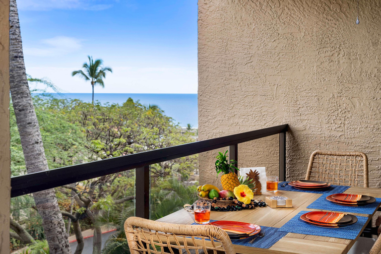 Outdoor dining 3, Kona Pacific C618 Top fl Seaview With ac, Elevator, Hawaii