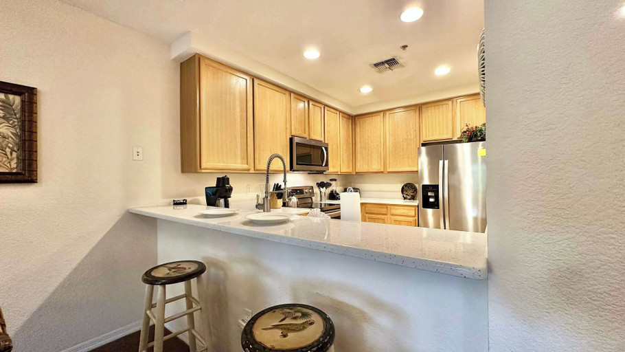 Private kitchen 4, Comfy Cove Resort Stay for 8, Osceola