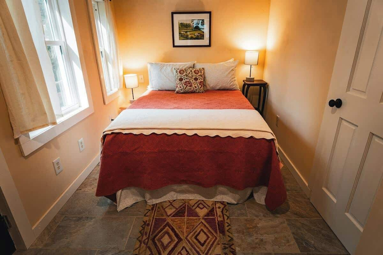 Interior 4, Hawthorne Cabin ~ NEW ~ Romantic ~ Unique ~ Serene, Nelson