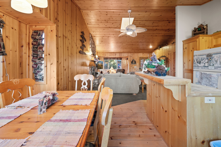 In-room dining, Meandering moose, San Bernardino