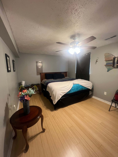 Room 4, Lusby 4BD Family Home With Private Beach Access, Calvert