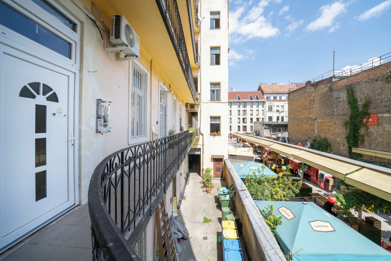 Exterior, The Simple Spot, Budapesti