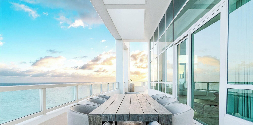Outdoor dining 2, Tresor 2-3701, Miami-Dade