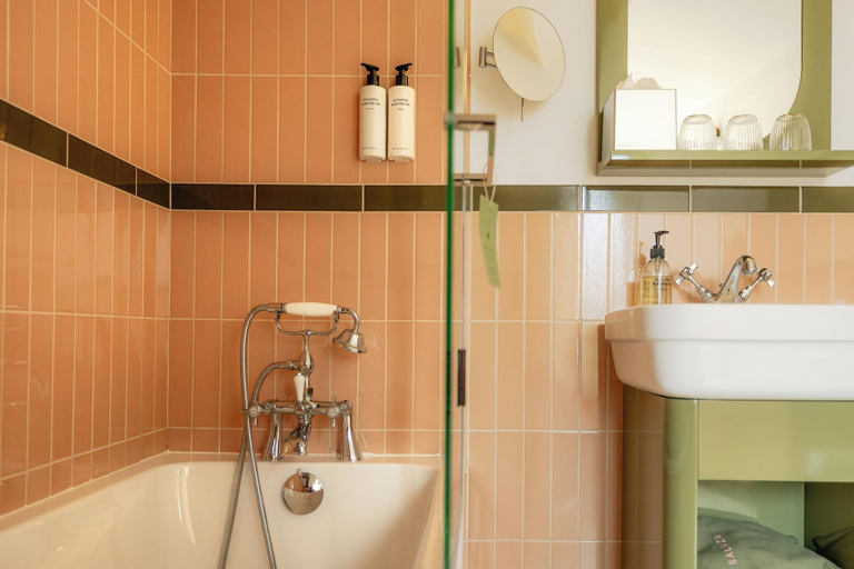 Bathroom 4, Salvia, Paris