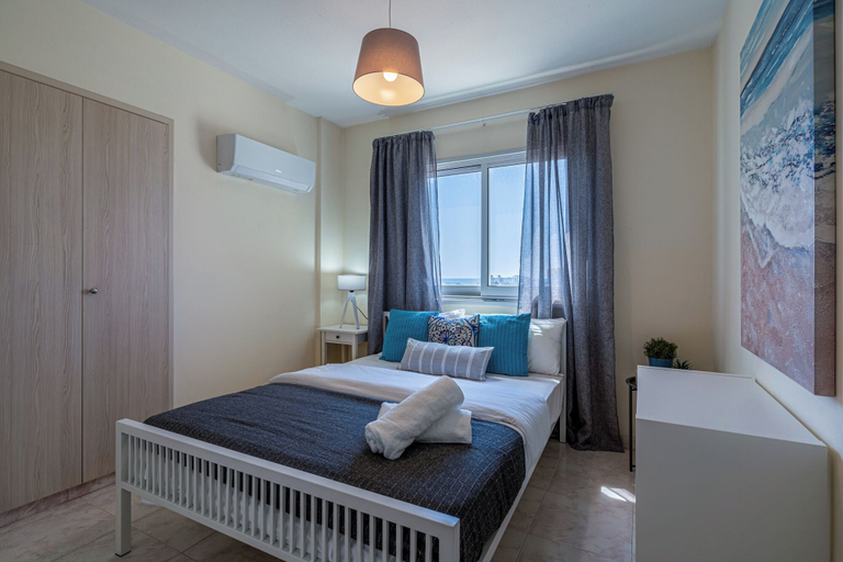 Room 3, Sunny 2-BR Apt. & Balcony in Mackenzie, Larnaca
