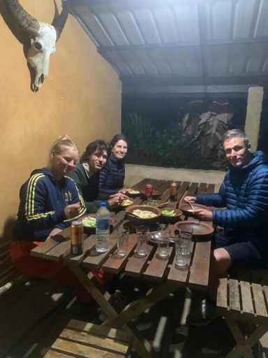 Outdoor dining 5, Royal Mountain Edge Knuckles, Medadumbara