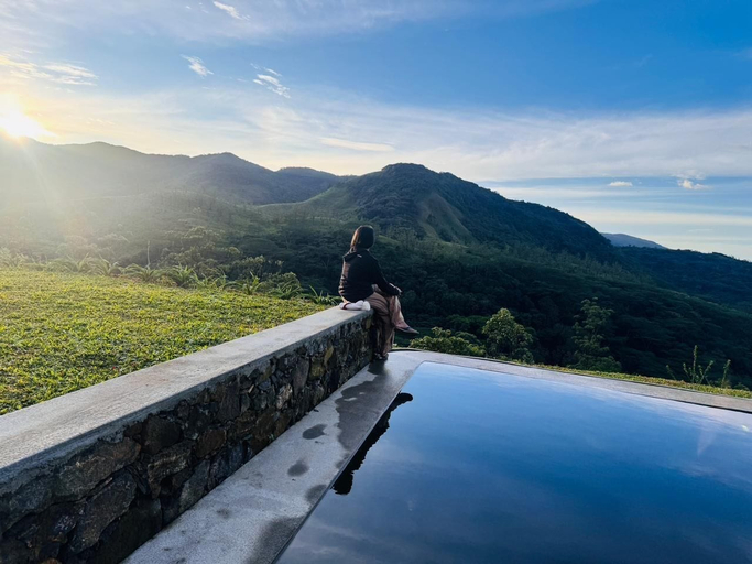 View from property, Royal Mountain Edge Knuckles, Medadumbara