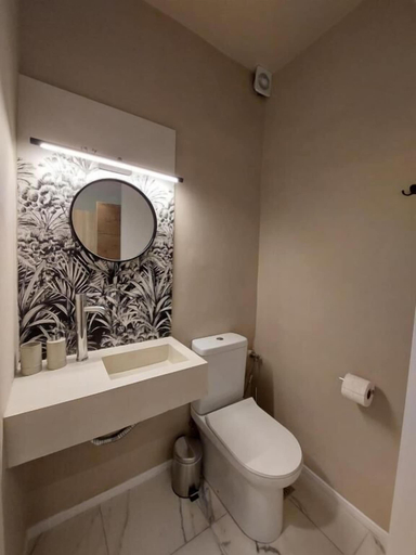 Bathroom 5, Chavalon Apartments, Crete