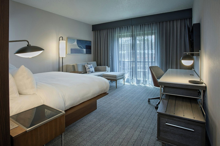 Bedroom 2, Courtyard by Marriott Wausau, Marathon