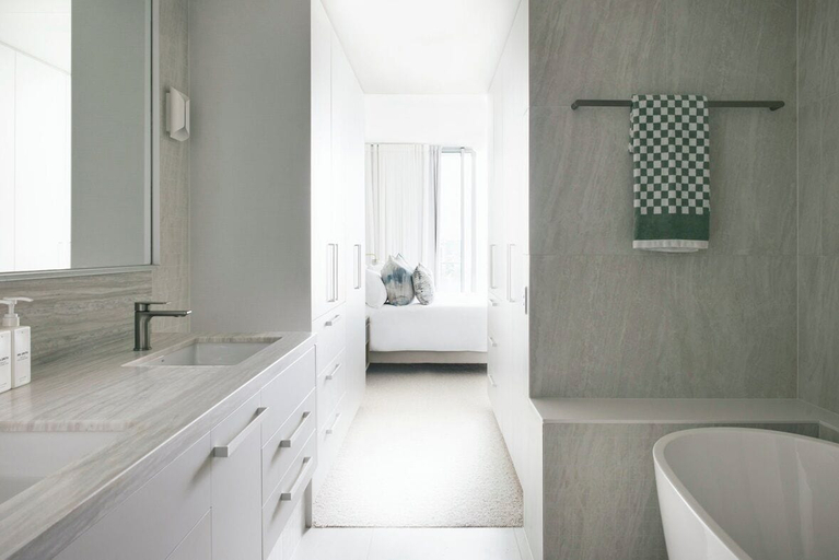 Bathroom 5, Kirra Point Holiday Apartments, Gold Coast