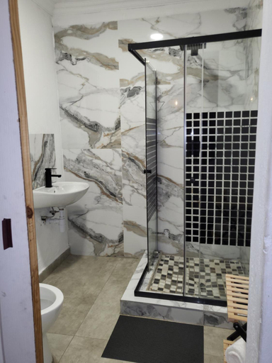 Bathroom 4, Villa Tlhago Lodge, Capricorn