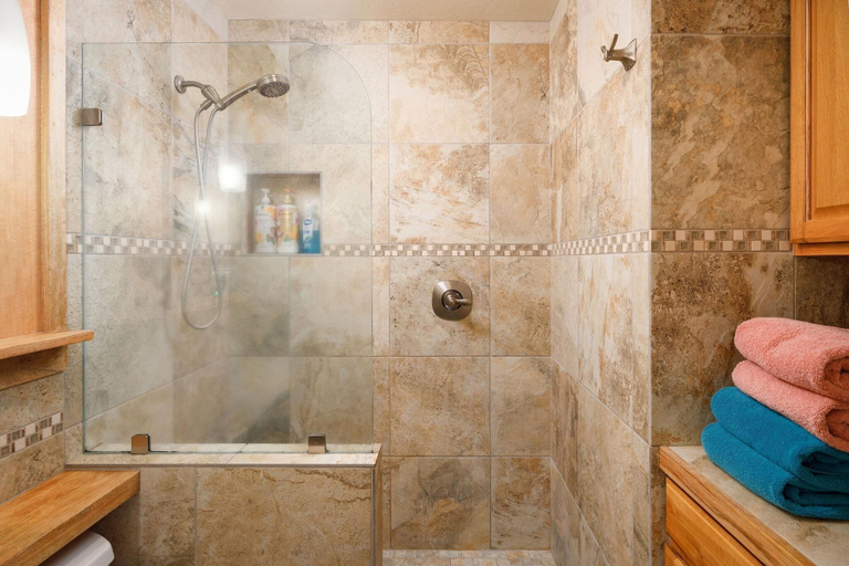 Bathroom, Kona Mansions#229, Hawaii
