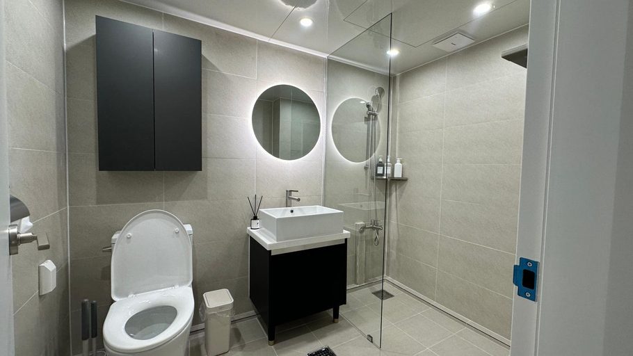 Bathroom 1, Moderno, Jung