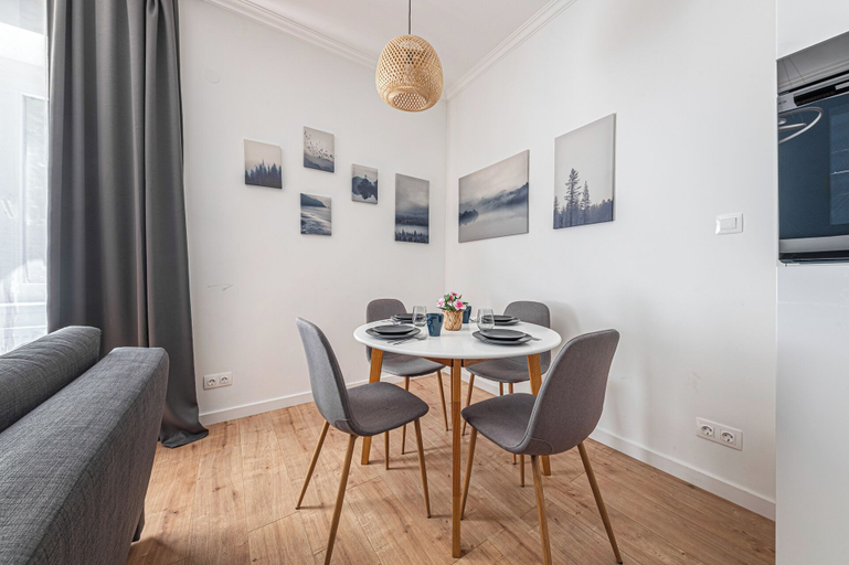 Dining room, Cozy Haven Budapest Family Apartment, Budapesti