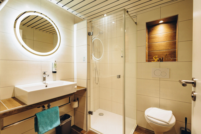 Bathroom 5, Hotel Scholz, Ostalbkreis