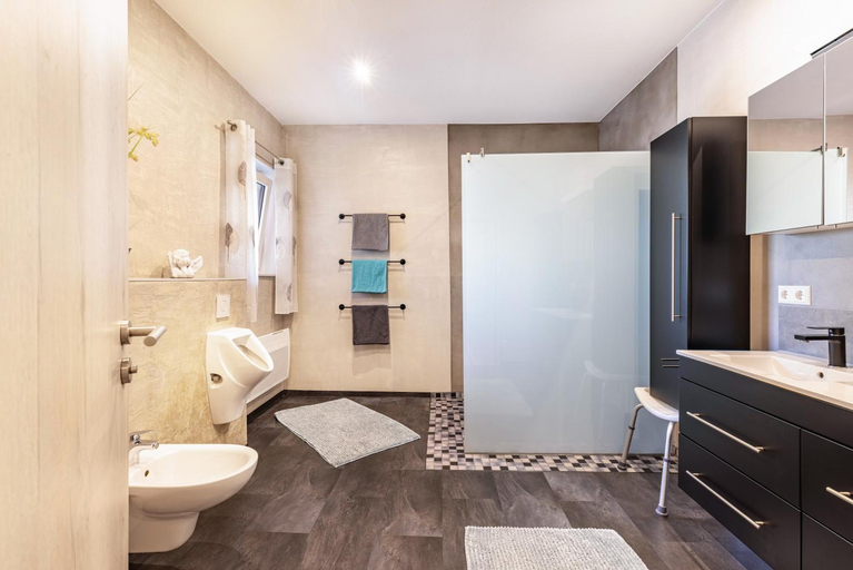 Bathroom 3, Fur Traufgangerle, Zollernalbkreis