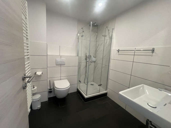 Bathroom 2, Kriemhilde, Worms