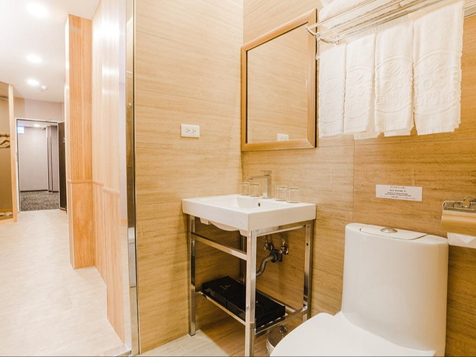 Bathroom 5, Royal Rose Hotel Ximen, Taipei City