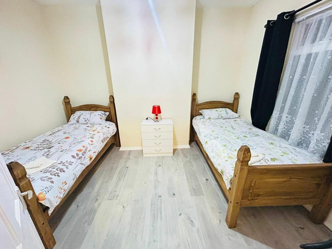 Room 4, Pets - Parking - Patio - Wifi - Sleeps 4, Durham