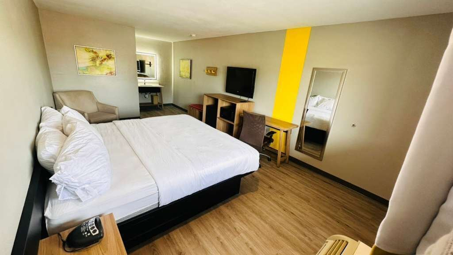 Bedroom 2, Super 8 by Wyndham Richmond Hill, Bryan