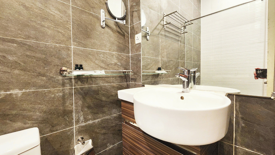 Bathroom 4, Kasih Sayang Hill Resort, Kota Kinabalu