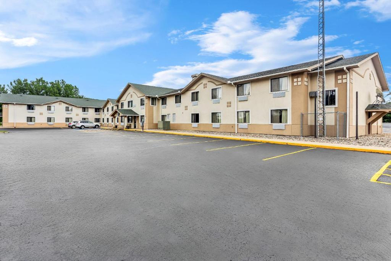 Exterior & Views 2, Quality Inn & Suites Howe - Sturgis, LaGrange