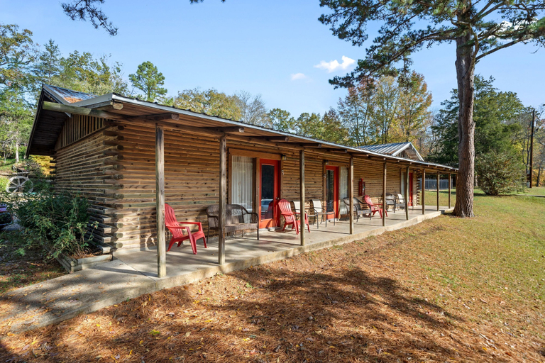 Exterior 4, Lucky Trout Lodge, Cleburne