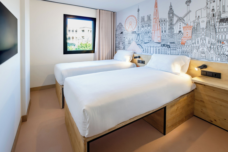 Room 4, easyHotel Alicante Centro, Alicante
