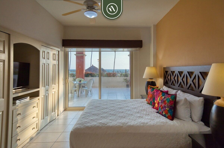Room 2, Mexican Styled 2 BR Condo - Beachfront - Pool, Compostela