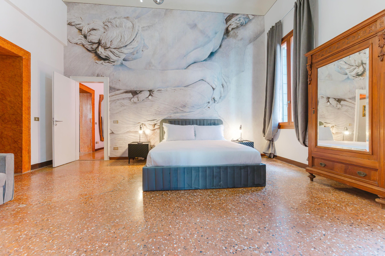 Room 4, The Queen of Venice, Venezia