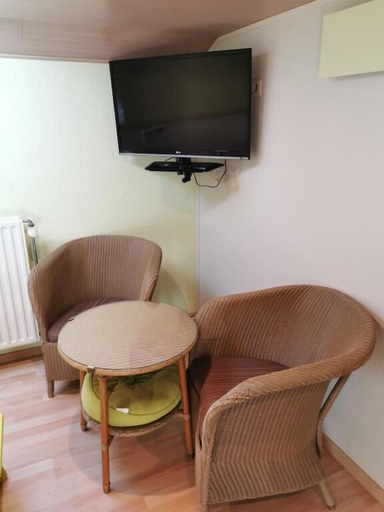 Others 5, Hotel Belair, Liège