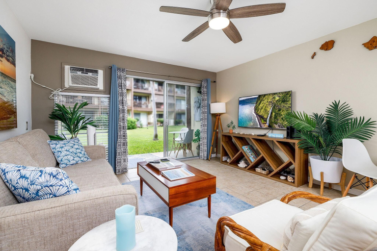 Living area 5, Kona Isle B3, Hawaii