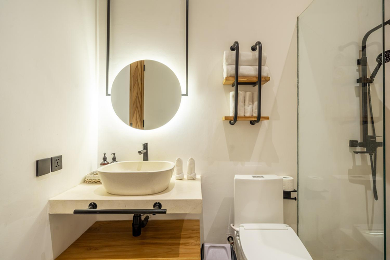 Bathroom 4, Udara Villa by EVDEkimi Ubud, Gianyar