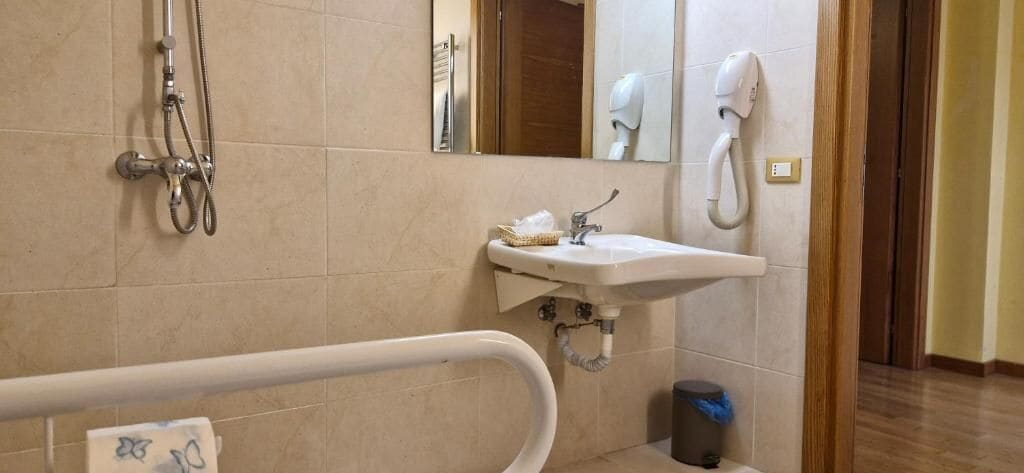 Bathroom 3, Sotto il cielo Hotel, Potenza