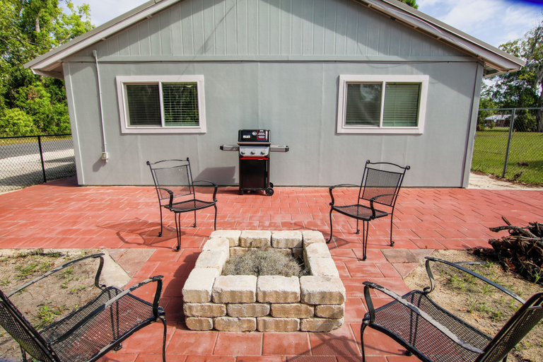 Terrace/patio 5, Jasper Sunshine Getaway, Hamilton
