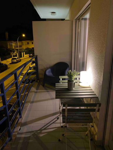 Room 4, Bright Flat by Carcavelos Beach With Fast Wi-fi, Oeiras
