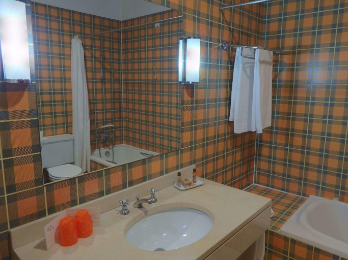 Bathroom 5, Golden Tulip Caramulo Hotel & SPA, Tondela
